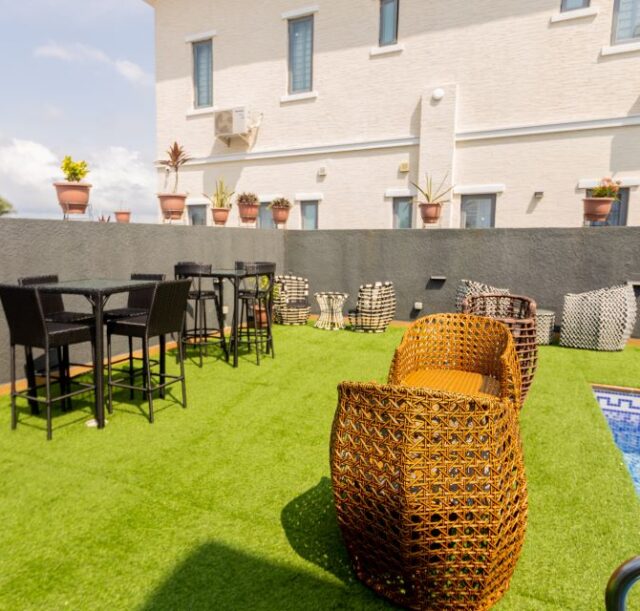 swimming pool_side